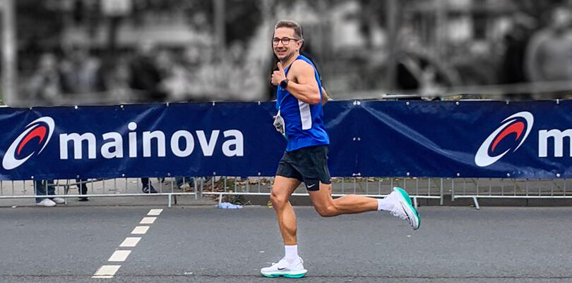 Schnappschuss von mir beim FFM Marathon - mit dabei an meinen Füßen: Carbonschuhe von Nike - AlphaFly 2